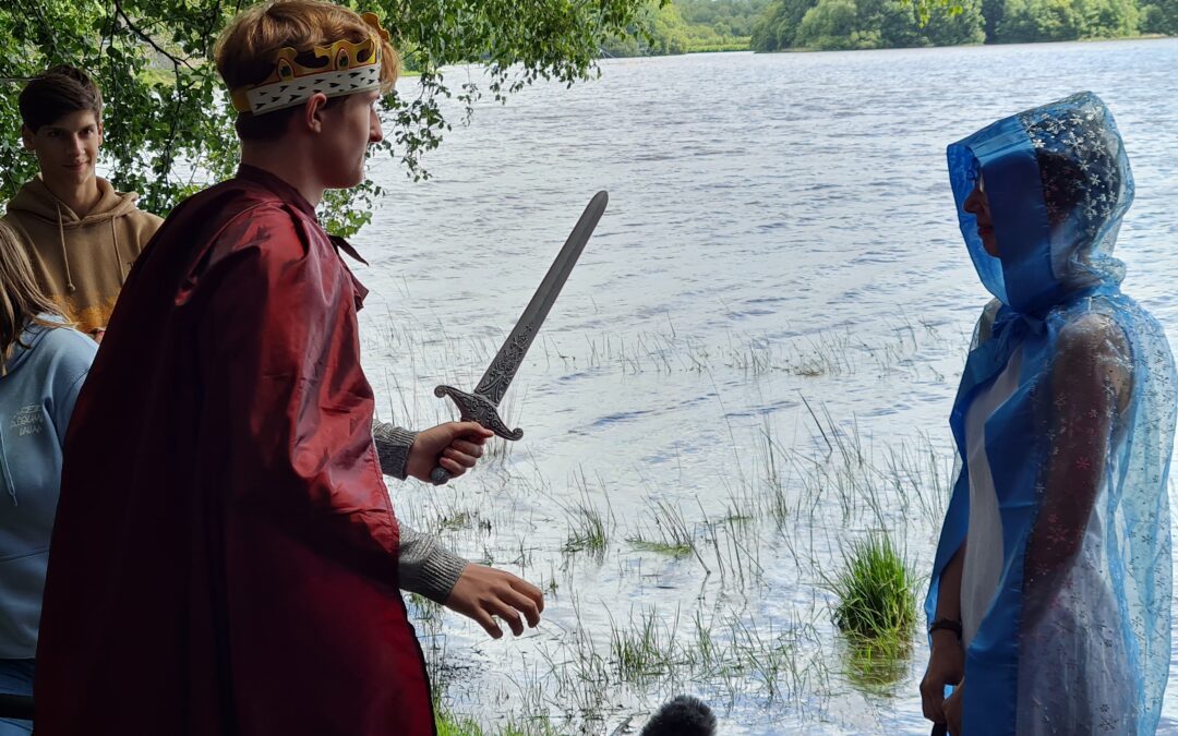 Quatre jours de tournage en forêt de Brocéliande pour un projet de court métrage des élèves de première européenne et option Cinéma audiovisuel.